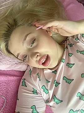 Eva___mary naked stripping on cam for live sex video chat