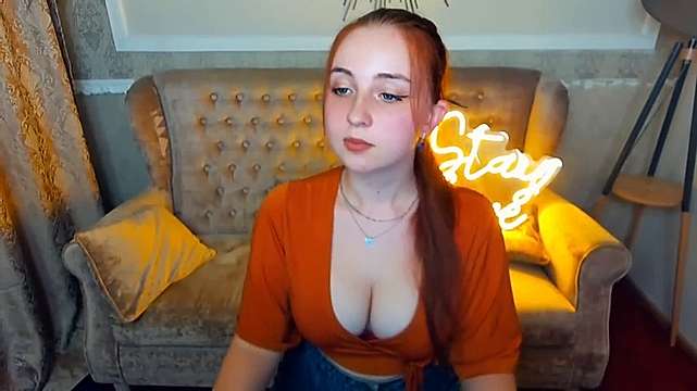 GigiFiree naked stripping on cam for live sex video chat