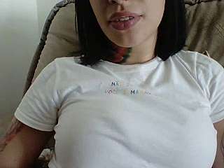 MileninhaFerreira naked stripping on cam for live sex video chat