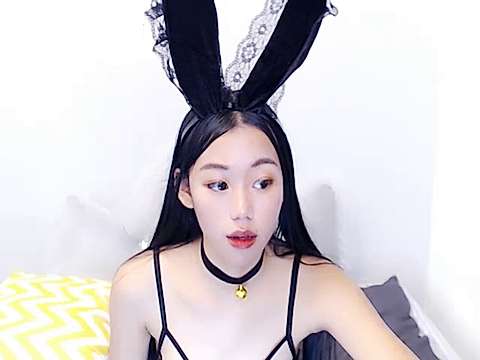 _SchoolGirl_EIIie naked stripping on cam for live sex video chat