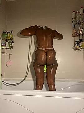 Sweetbootty naked stripping on cam for live sex video chat