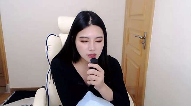 V_Liyna naked stripping on cam for live sex video chat