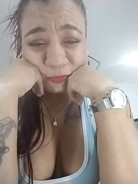 DeynaJohnson naked stripping on cam for live sex video chat