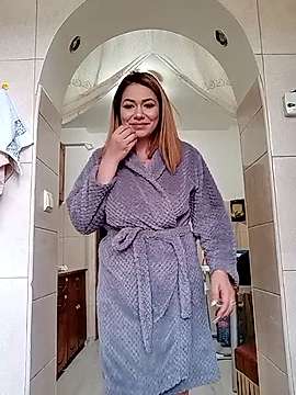 Ella_momy naked stripping on cam for live sex video chat