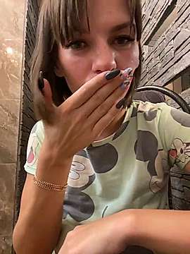 Evelyn_Smile naked stripping on cam for live sex video chat