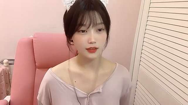 Insgir naked stripping on cam for live sex video chat