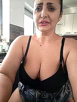 AnneKane naked stripping on cam for live sex video chat