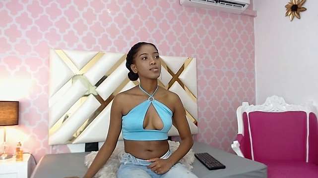 AshleeyQueen naked stripping on cam for live sex video chat