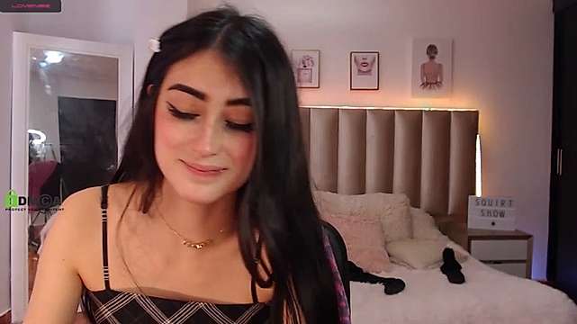 barbie_es naked stripping on cam for live sex video chat
