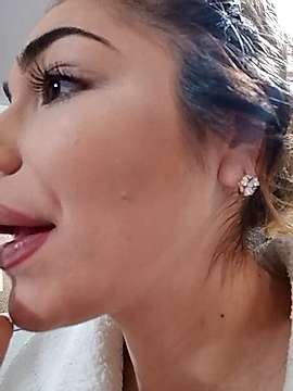 Ella_bay naked stripping on cam for live sex video chat