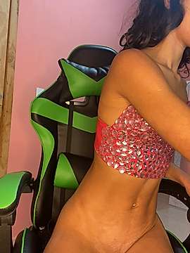 Gabrielli_d4 naked stripping on cam for live sex video chat