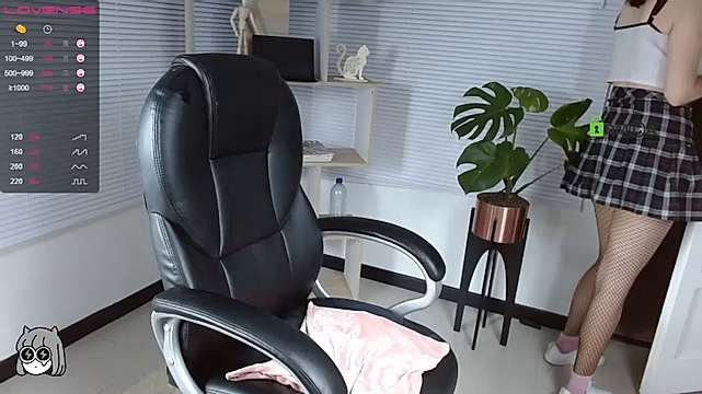 isabellee_18 naked stripping on cam for live sex video chat