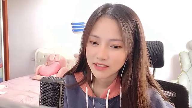 Michelle_Xia naked stripping on cam for live sex video chat