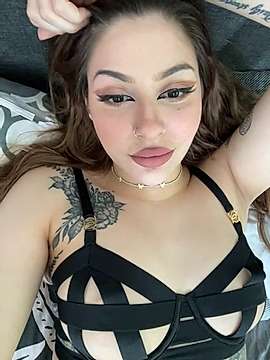 _PrettyPoison_ naked stripping on cam for live sex video chat