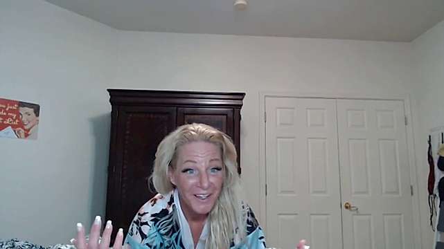 samantha71078 naked stripping on cam for live sex video chat