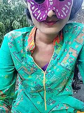 sarika4u naked stripping on cam for live sex video chat