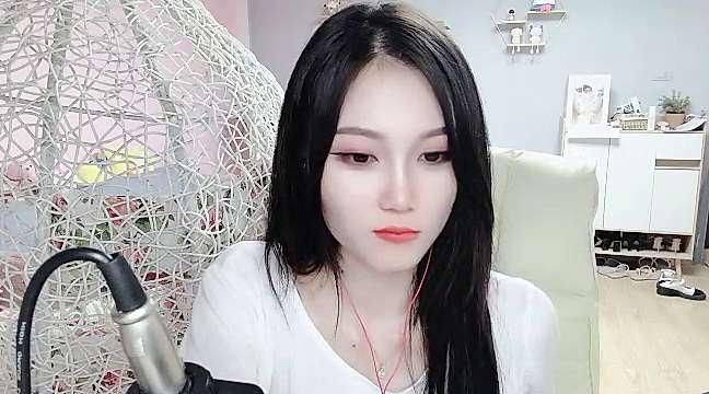 xiao-yuer naked stripping on cam for live sex video chat
