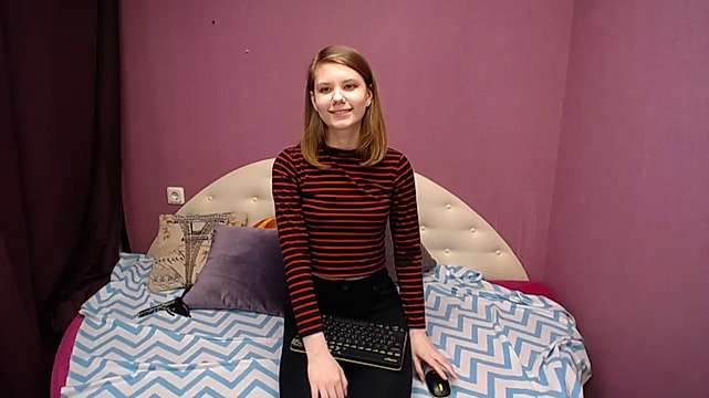 GwenJoestar naked stripping on cam for live sex video chat