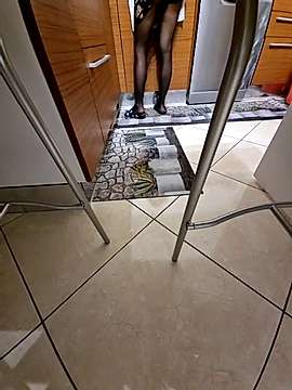 intrigante29 naked stripping on cam for live sex video chat