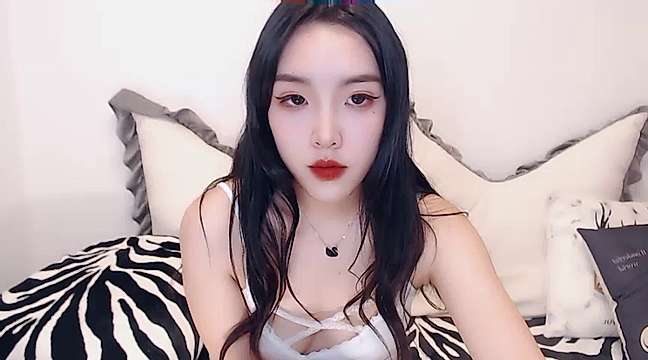 Q-marla naked stripping on cam for live sex video chat