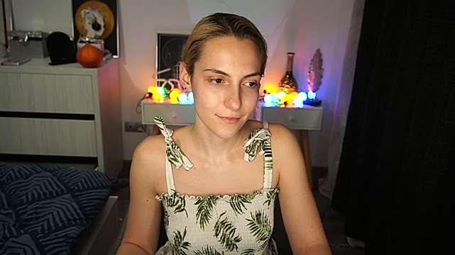 trixxie_love naked stripping on cam for live sex video chat