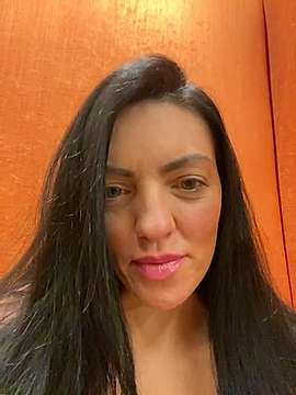 HoneyAndJoe naked stripping on cam for live sex video chat