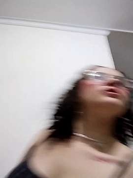 RaquelGoez_ naked stripping on cam for live sex video chat