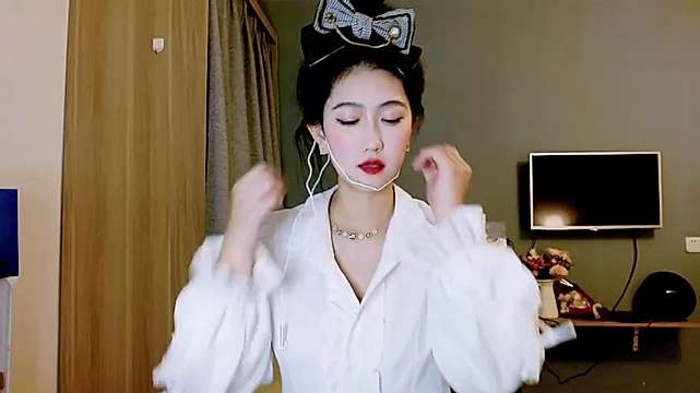 Yolanda_YOYO naked stripping on cam for live sex video chat