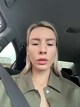 MillanaCute naked stripping on cam for live sex video chat
