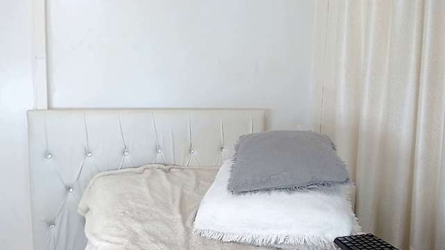 _MoniqueLovay_ naked stripping on cam for live sex video chat