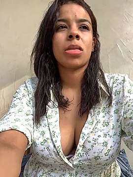 trianawhite naked stripping on cam for live sex video chat