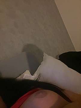 TuerkischeHure naked stripping on cam for live sex video chat