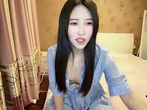 xiaohuatongxue naked stripping on cam for live sex video chat