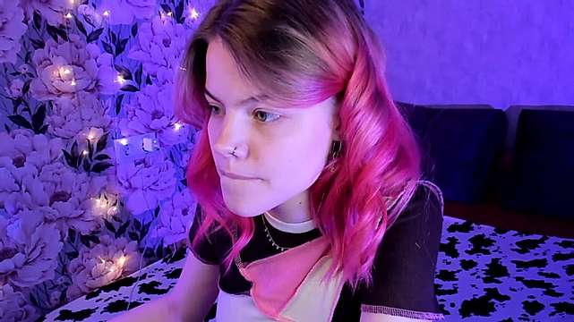 Aleie_Angel naked stripping on cam for live sex video chat