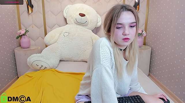 Cuties_Lis naked stripping on cam for live sex video chat