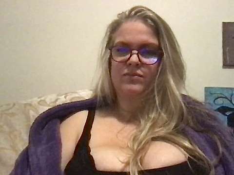 KittieCat1717 naked stripping on cam for live sex video chat