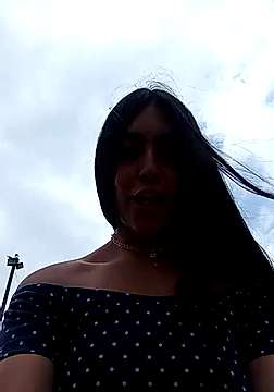 Linda_Cox_ naked stripping on cam for live sex video chat