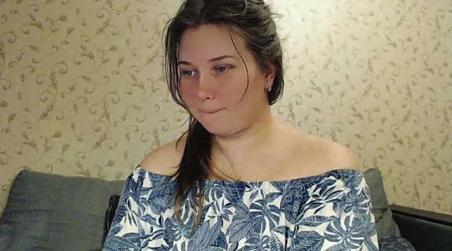 mmmPinUpGirl naked stripping on cam for live sex video chat
