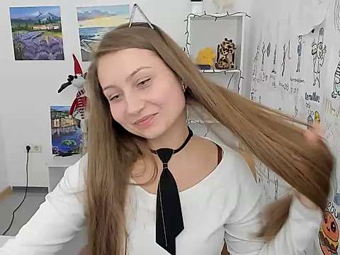 Vera-Gloss naked stripping on cam for live sex video chat