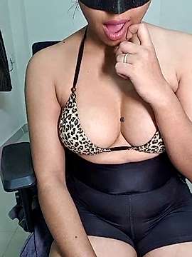 bee-honey naked stripping on cam for live sex video chat