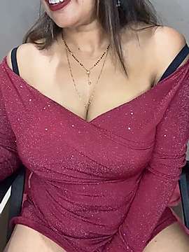 Queenmalika23 naked stripping on cam for live sex video chat