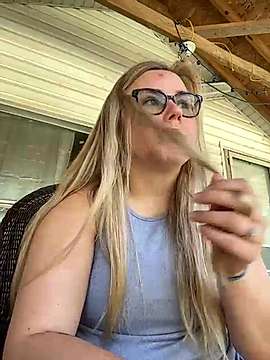 tinyNwet96 naked stripping on cam for live sex video chat