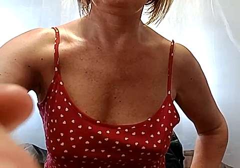 Isidehot naked stripping on cam for live sex video chat