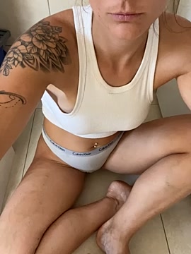 SexyFitnessGirl naked stripping on cam for live sex video chat