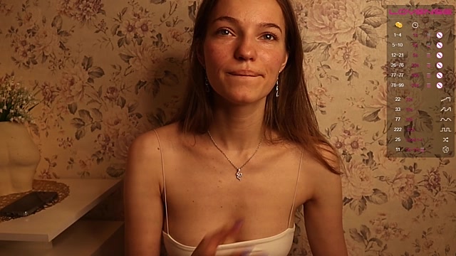 Dessert_Rosse naked stripping on cam for live sex video chat