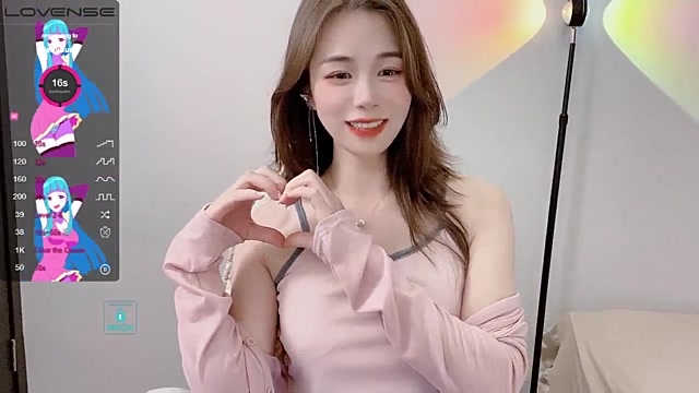 Lucy_Top naked stripping on cam for live sex video chat