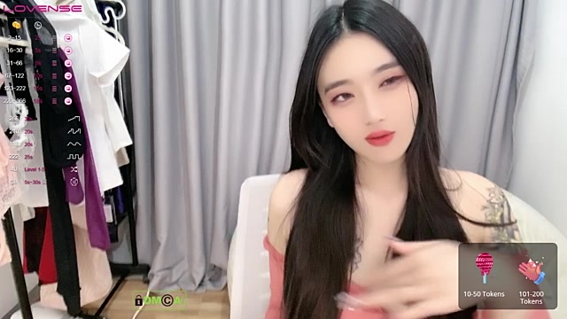 qing_qq naked stripping on cam for live sex video chat