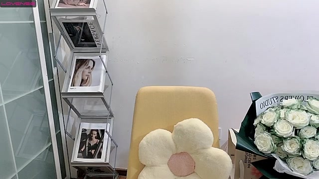 Aquawoman_ naked stripping on cam for live sex video chat