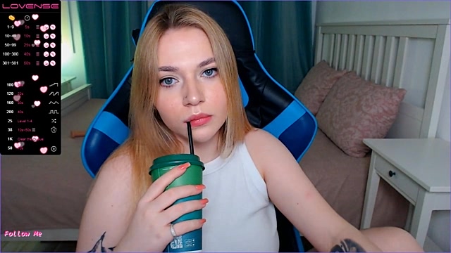 Evahadson naked stripping on cam for live sex video chat
