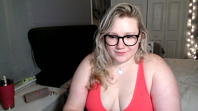 PiggyRose naked stripping on cam for live sex video chat